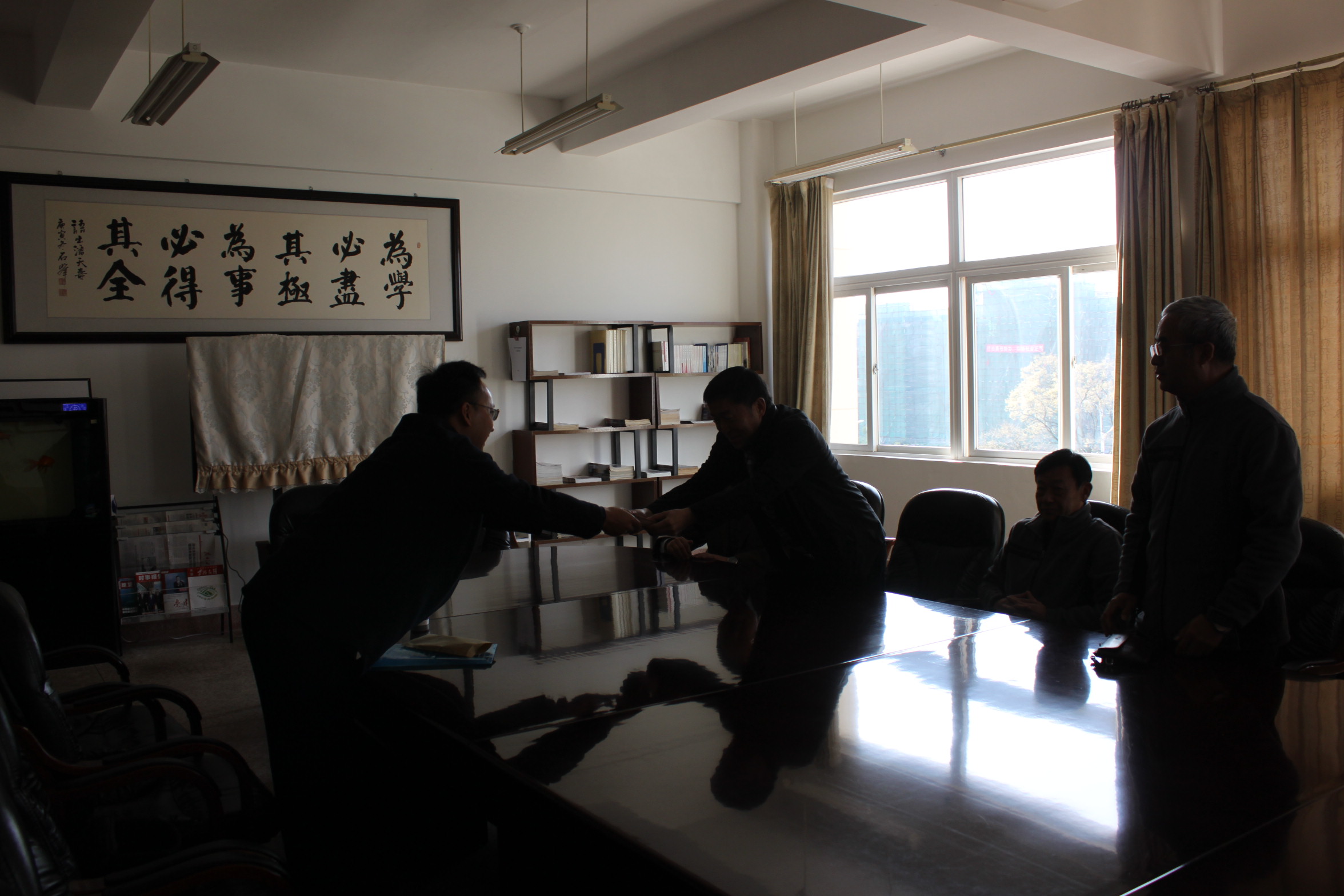 公司對安寧中學(xué)、祿脿中學(xué)進行2019年度愛心助學(xué)捐贈