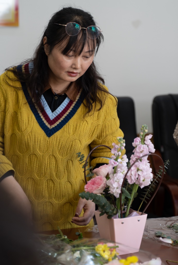 花香三月 綻放“她力量” ——慶祝 “三八”國際勞動(dòng)?jì)D女節(jié)暨主題黨日活動(dòng)
