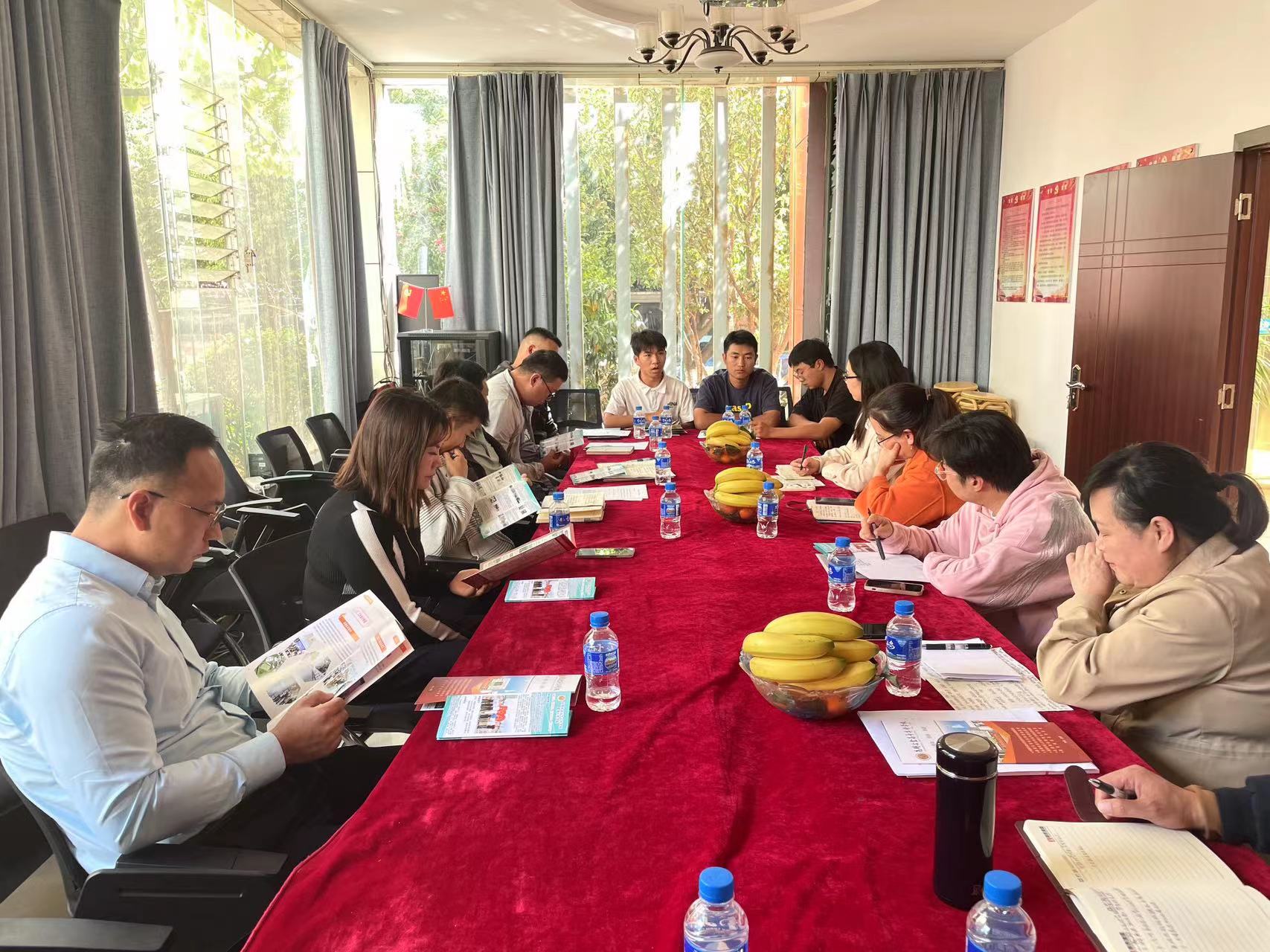 校友情濃再聚首，同心共筑新篇章 ——昆明冶金高等?？茖W(xué)校領(lǐng)導(dǎo)蒞臨我公司慰問各級校友