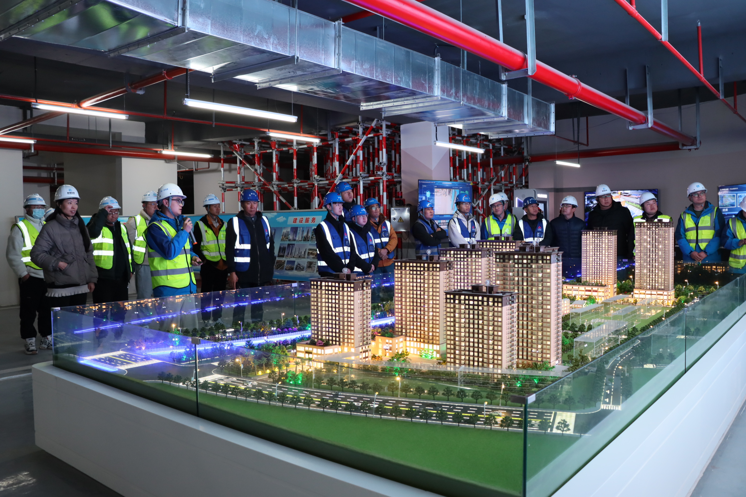 2023年12月由昆明市建筑協(xié)會組織的質量、安全觀摩活動在我司監(jiān)理的安寧市官廂街更新改造工程項目順利開展